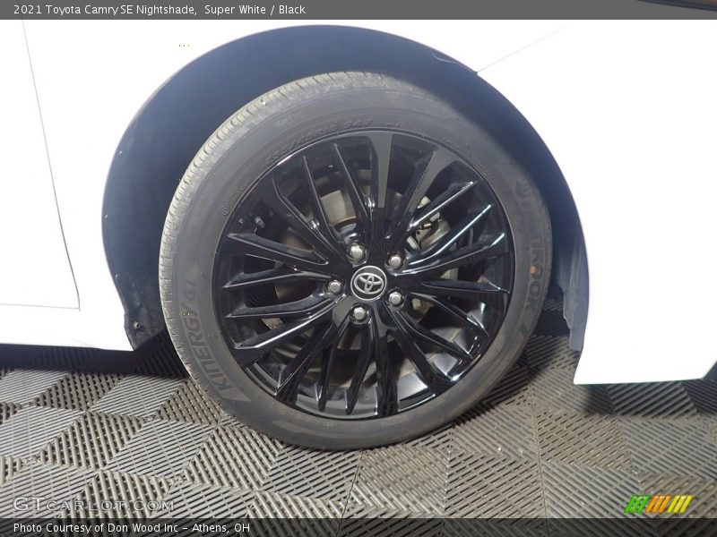 Super White / Black 2021 Toyota Camry SE Nightshade
