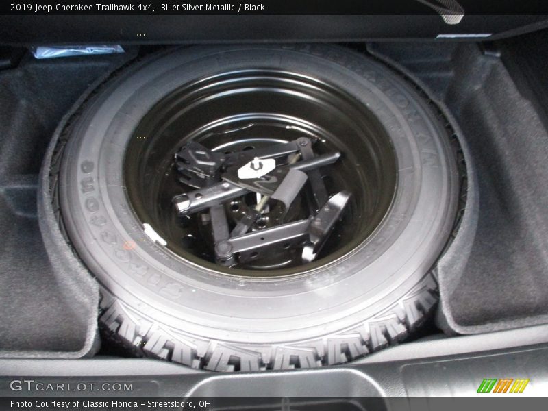 Billet Silver Metallic / Black 2019 Jeep Cherokee Trailhawk 4x4