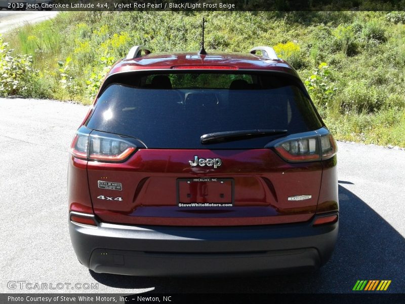 Velvet Red Pearl / Black/Light Frost Beige 2019 Jeep Cherokee Latitude 4x4