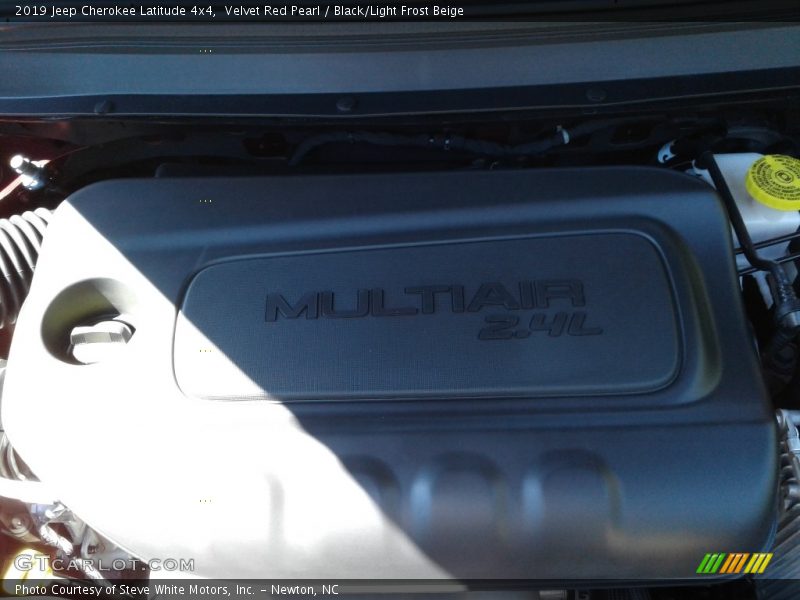 Velvet Red Pearl / Black/Light Frost Beige 2019 Jeep Cherokee Latitude 4x4