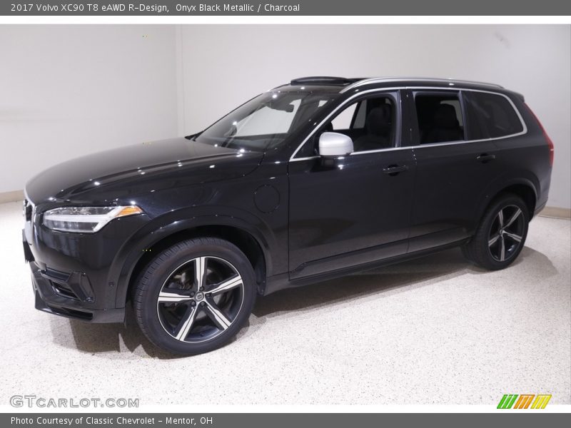Front 3/4 View of 2017 XC90 T8 eAWD R-Design