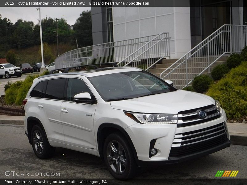 Front 3/4 View of 2019 Highlander Hybrid Limited AWD