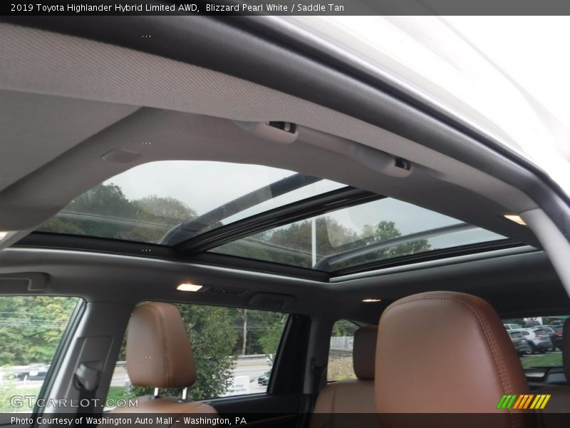 Sunroof of 2019 Highlander Hybrid Limited AWD