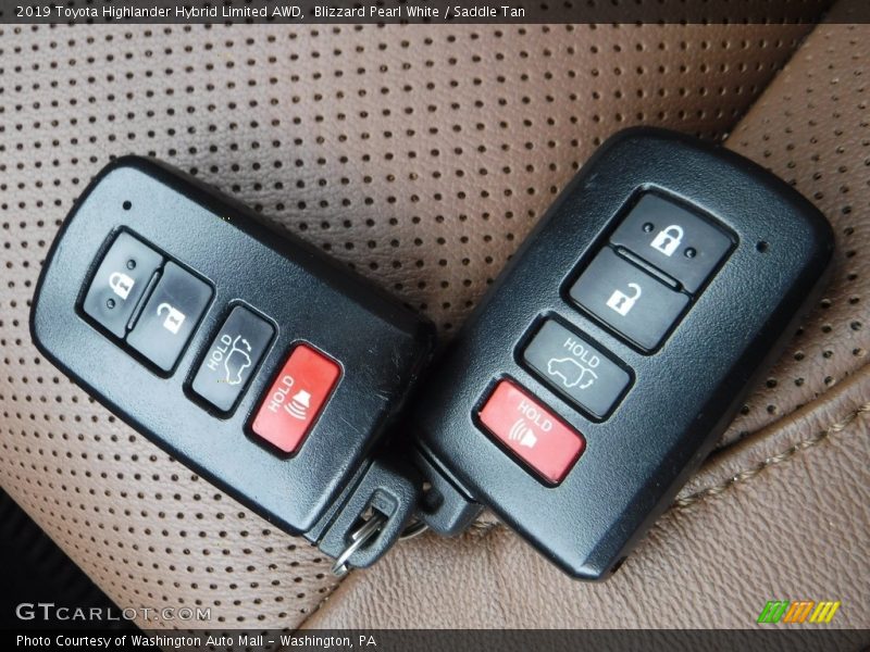 Keys of 2019 Highlander Hybrid Limited AWD