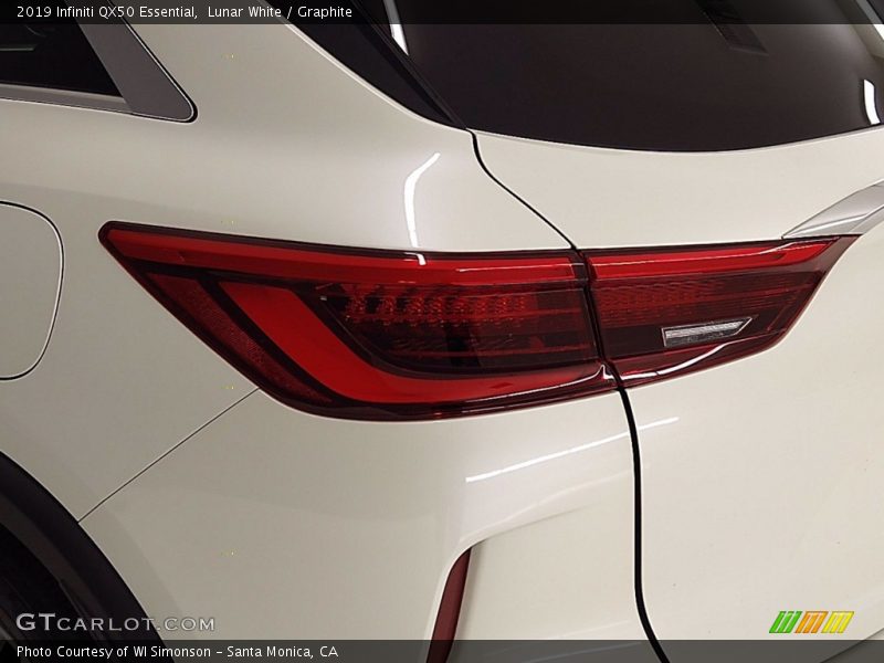 Lunar White / Graphite 2019 Infiniti QX50 Essential