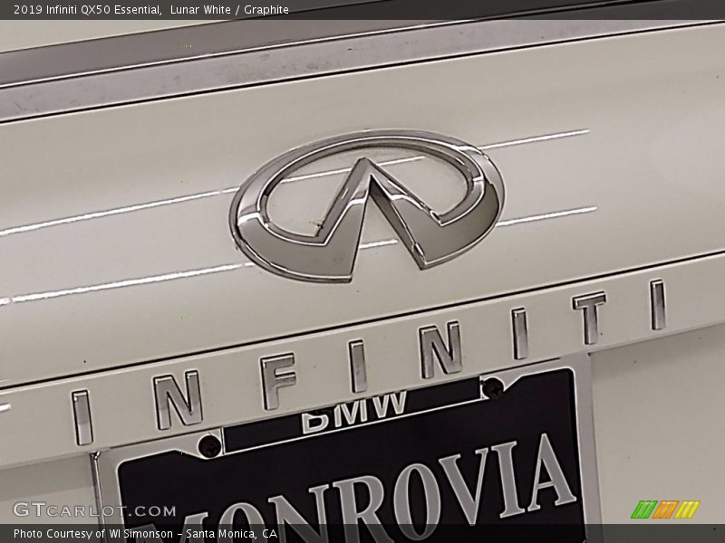 Lunar White / Graphite 2019 Infiniti QX50 Essential