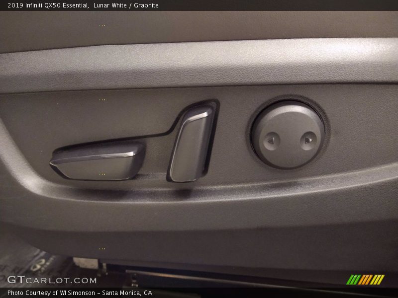Lunar White / Graphite 2019 Infiniti QX50 Essential