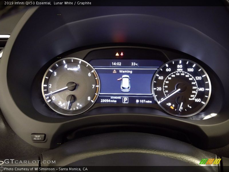 Lunar White / Graphite 2019 Infiniti QX50 Essential