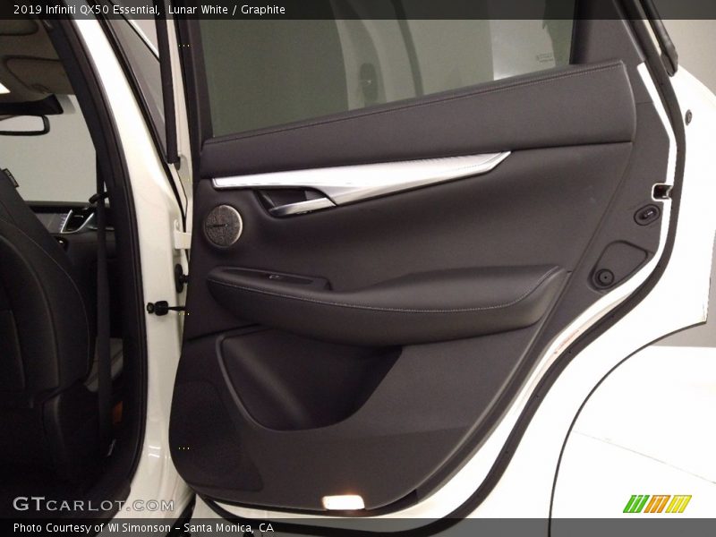 Lunar White / Graphite 2019 Infiniti QX50 Essential