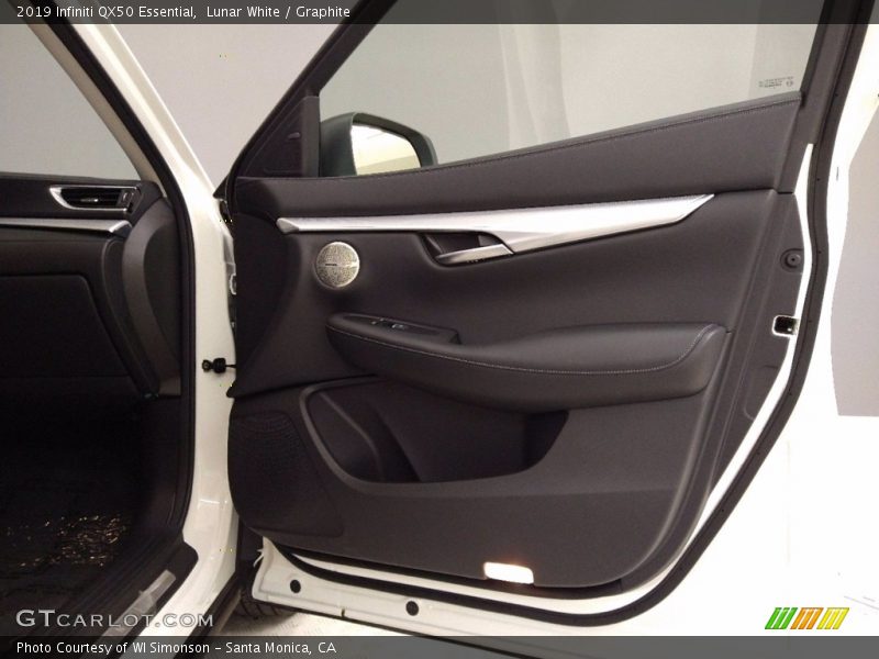 Lunar White / Graphite 2019 Infiniti QX50 Essential