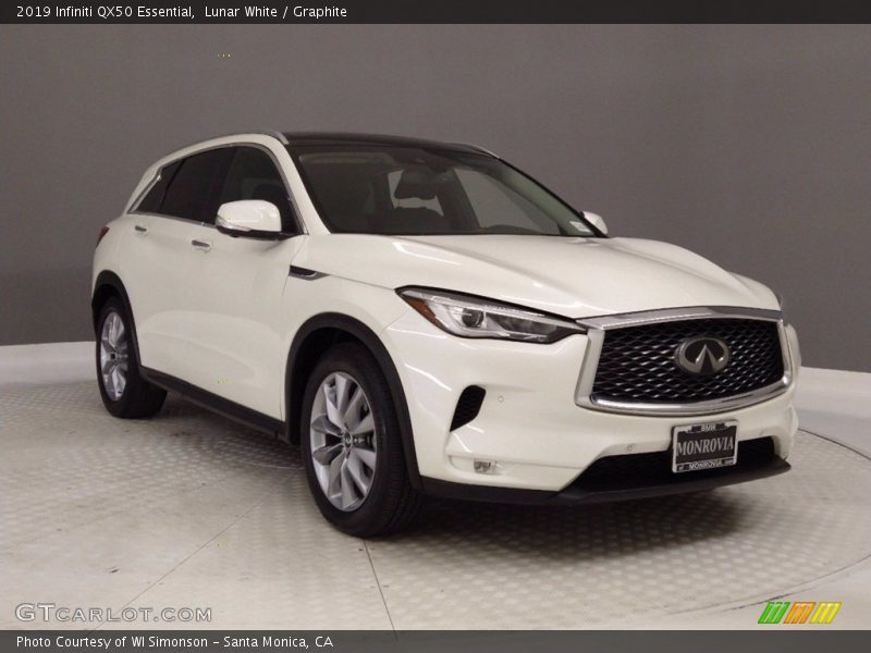 Lunar White / Graphite 2019 Infiniti QX50 Essential