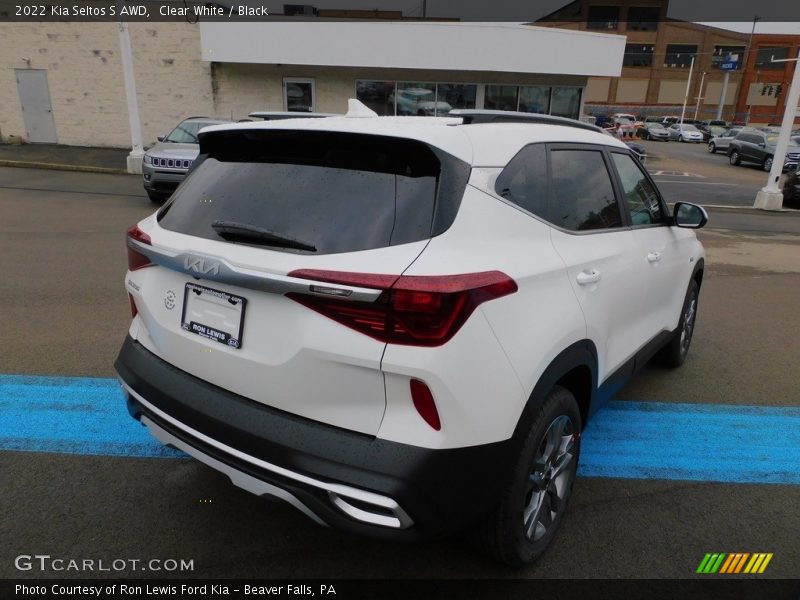 Clear White / Black 2022 Kia Seltos S AWD