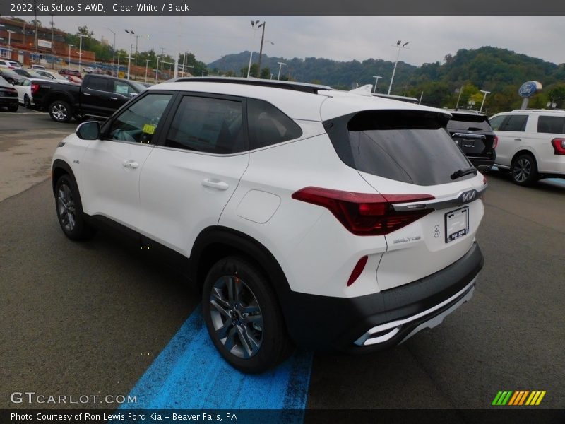 Clear White / Black 2022 Kia Seltos S AWD