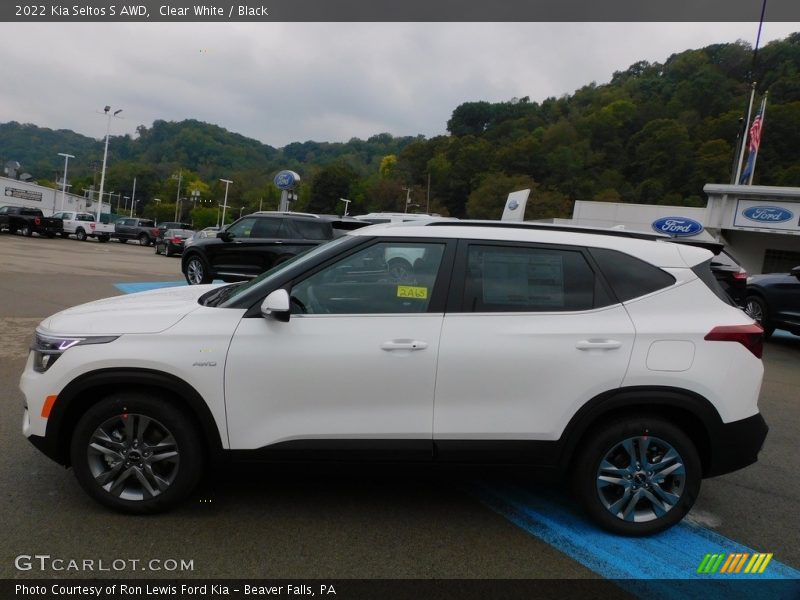 Clear White / Black 2022 Kia Seltos S AWD