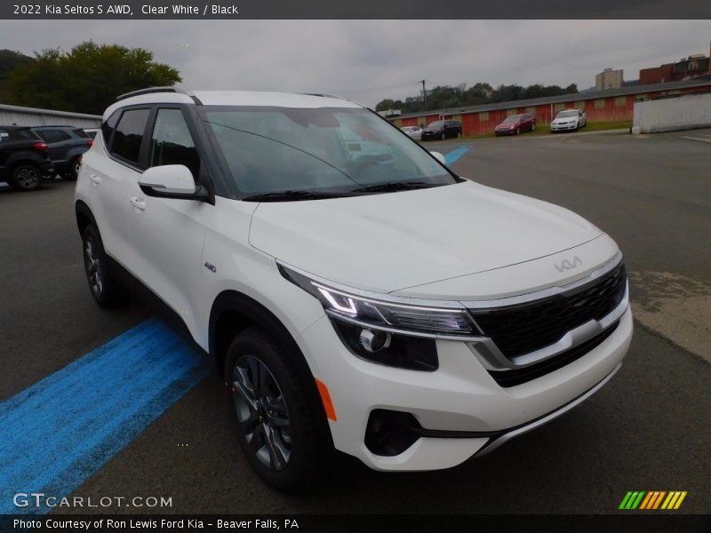 Clear White / Black 2022 Kia Seltos S AWD