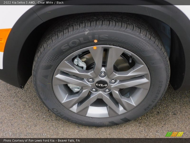 Clear White / Black 2022 Kia Seltos S AWD