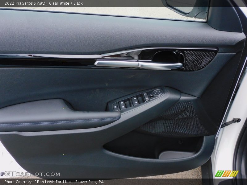 Clear White / Black 2022 Kia Seltos S AWD