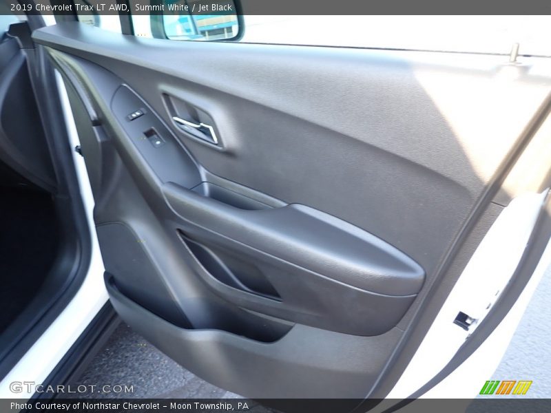 Summit White / Jet Black 2019 Chevrolet Trax LT AWD