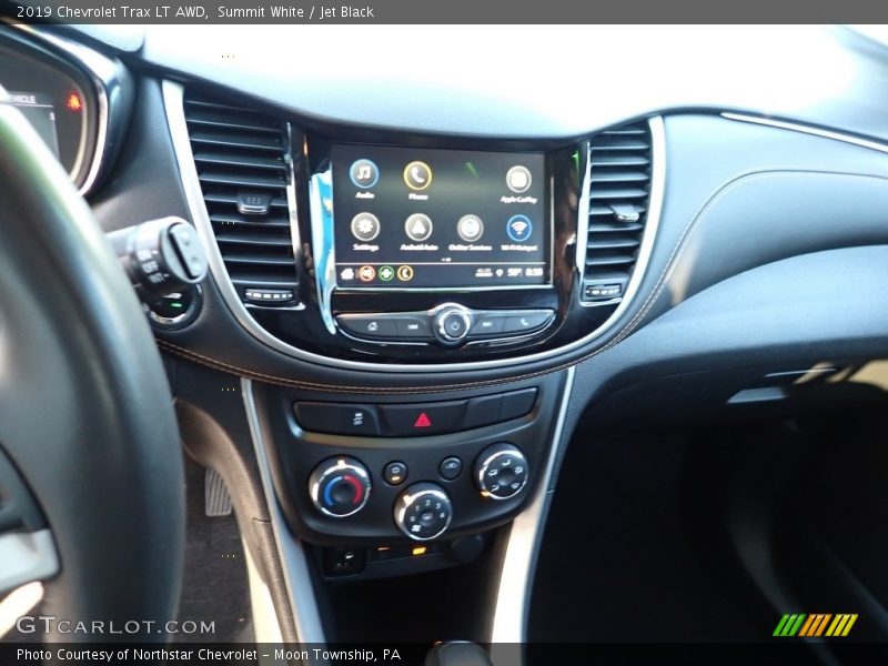 Summit White / Jet Black 2019 Chevrolet Trax LT AWD