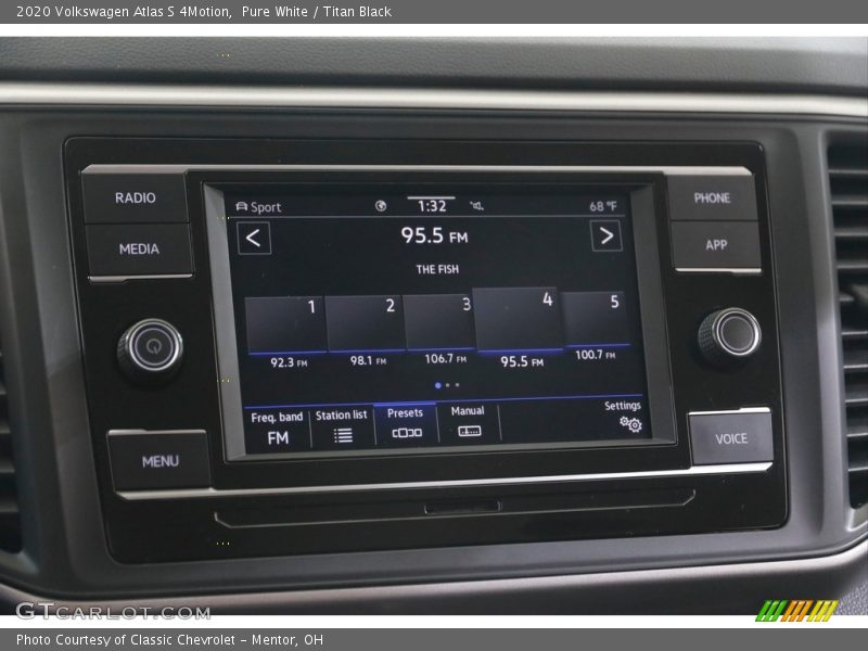 Pure White / Titan Black 2020 Volkswagen Atlas S 4Motion
