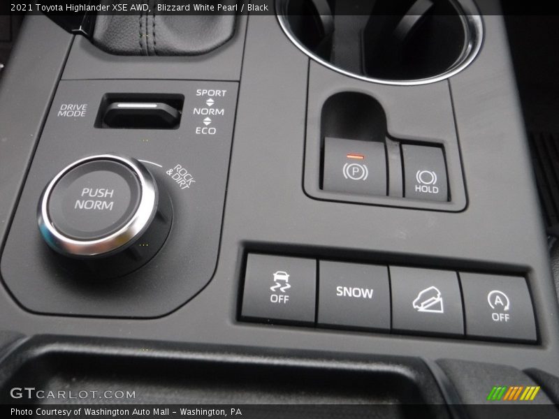 Blizzard White Pearl / Black 2021 Toyota Highlander XSE AWD