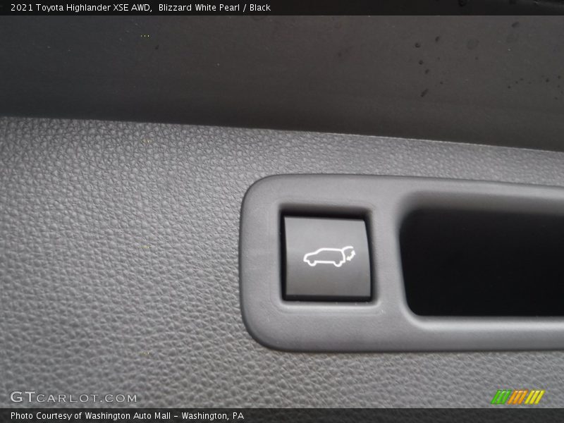 Blizzard White Pearl / Black 2021 Toyota Highlander XSE AWD