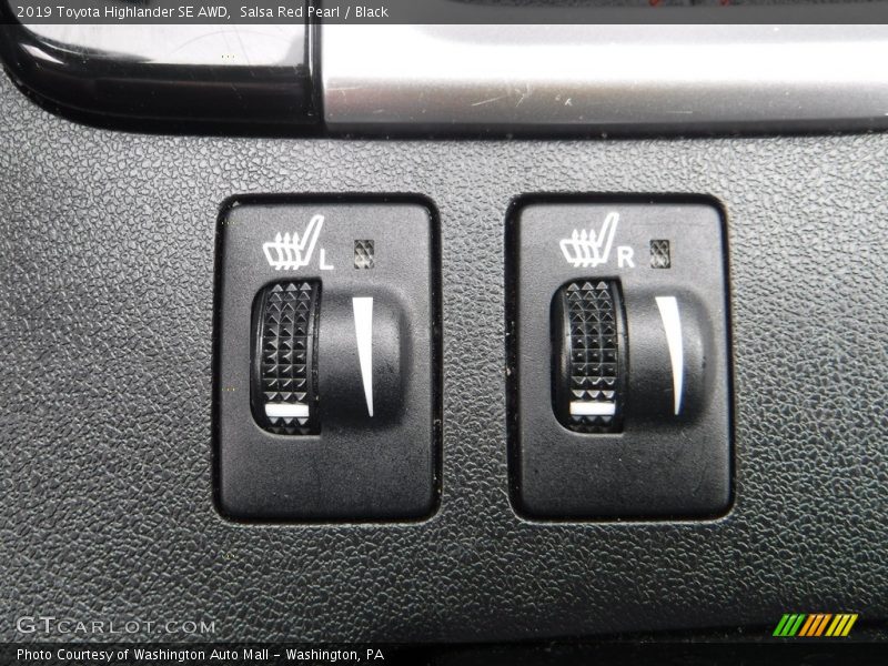 Salsa Red Pearl / Black 2019 Toyota Highlander SE AWD
