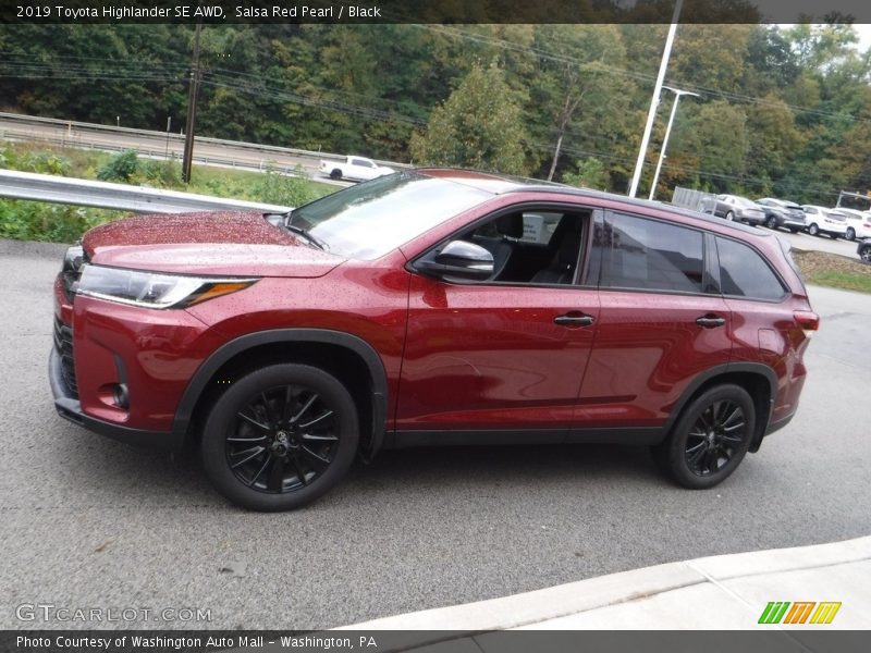 Salsa Red Pearl / Black 2019 Toyota Highlander SE AWD