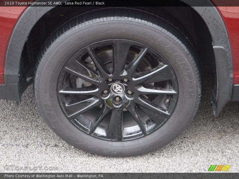 Salsa Red Pearl / Black 2019 Toyota Highlander SE AWD