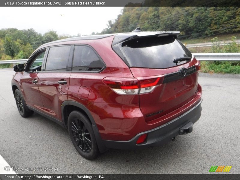 Salsa Red Pearl / Black 2019 Toyota Highlander SE AWD