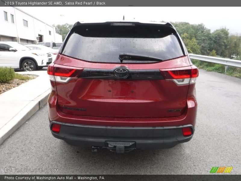 Salsa Red Pearl / Black 2019 Toyota Highlander SE AWD