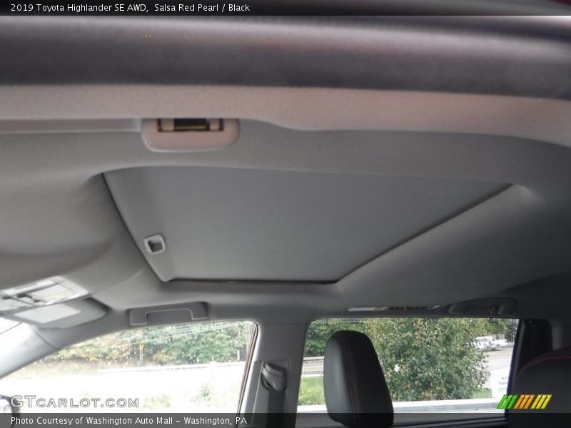 Salsa Red Pearl / Black 2019 Toyota Highlander SE AWD