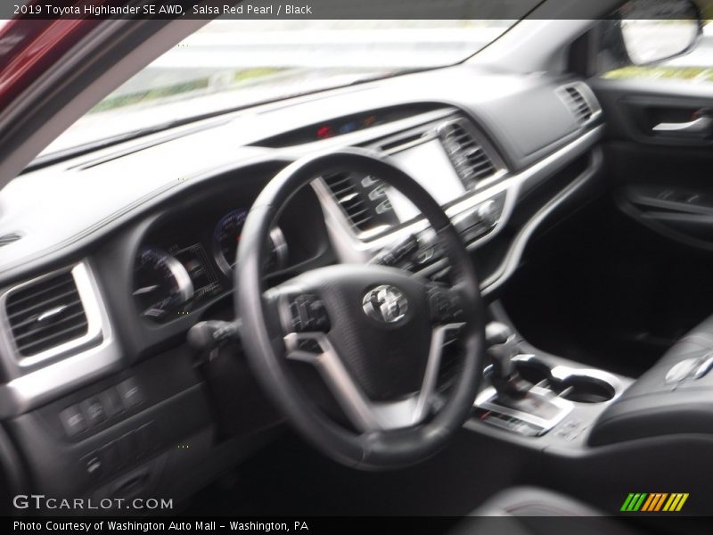 Salsa Red Pearl / Black 2019 Toyota Highlander SE AWD