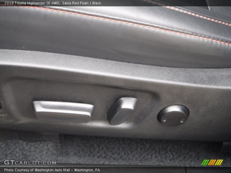 Salsa Red Pearl / Black 2019 Toyota Highlander SE AWD