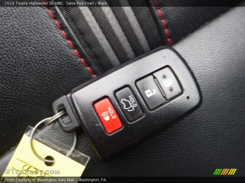 Salsa Red Pearl / Black 2019 Toyota Highlander SE AWD