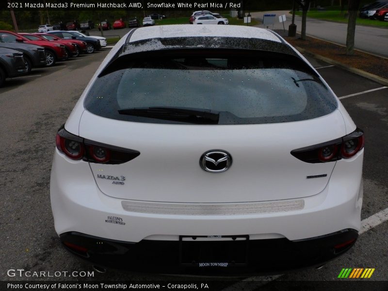 Snowflake White Pearl Mica / Red 2021 Mazda Mazda3 Premium Hatchback AWD