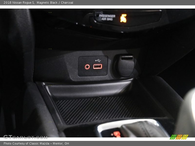 Magnetic Black / Charcoal 2018 Nissan Rogue S