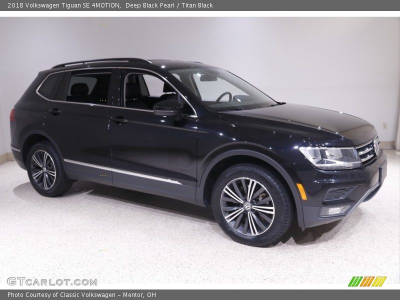 Deep Black Pearl / Titan Black 2018 Volkswagen Tiguan SE 4MOTION
