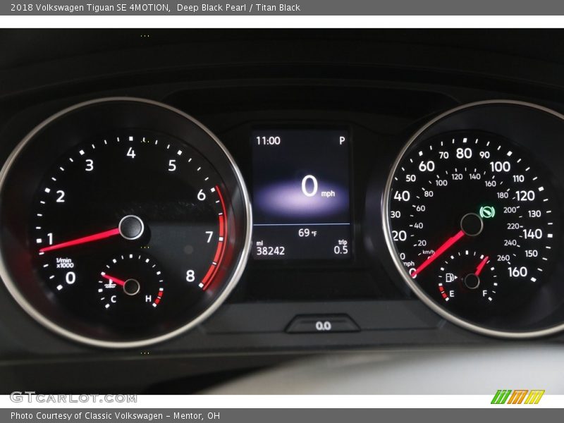 Deep Black Pearl / Titan Black 2018 Volkswagen Tiguan SE 4MOTION