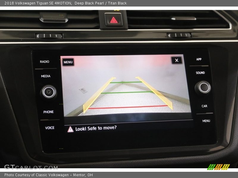 Deep Black Pearl / Titan Black 2018 Volkswagen Tiguan SE 4MOTION