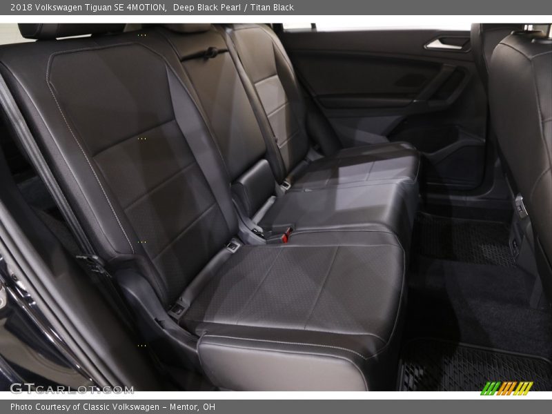 Deep Black Pearl / Titan Black 2018 Volkswagen Tiguan SE 4MOTION