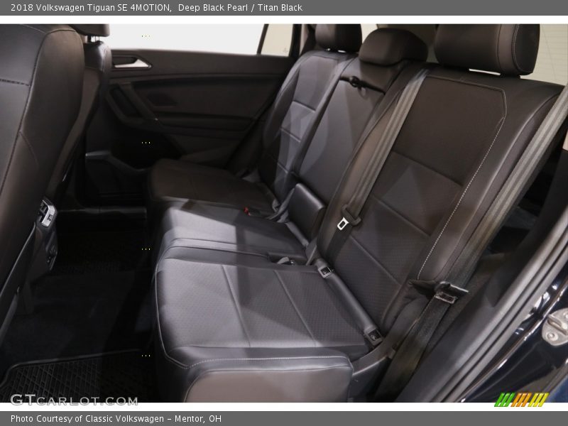 Deep Black Pearl / Titan Black 2018 Volkswagen Tiguan SE 4MOTION