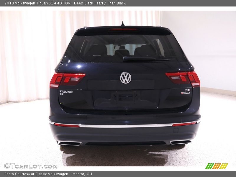 Deep Black Pearl / Titan Black 2018 Volkswagen Tiguan SE 4MOTION