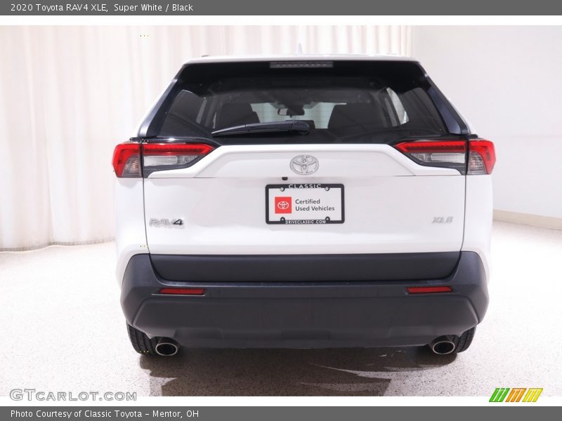 Super White / Black 2020 Toyota RAV4 XLE