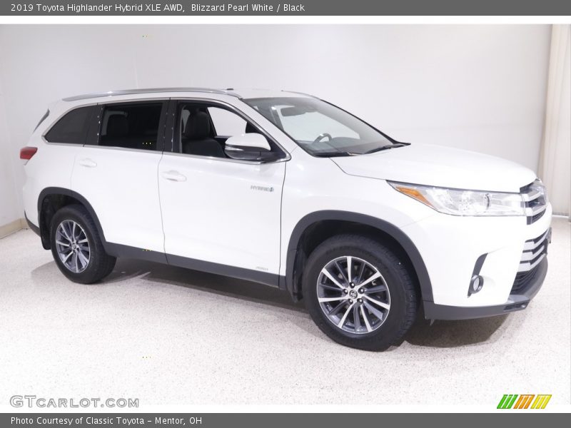 Blizzard Pearl White / Black 2019 Toyota Highlander Hybrid XLE AWD