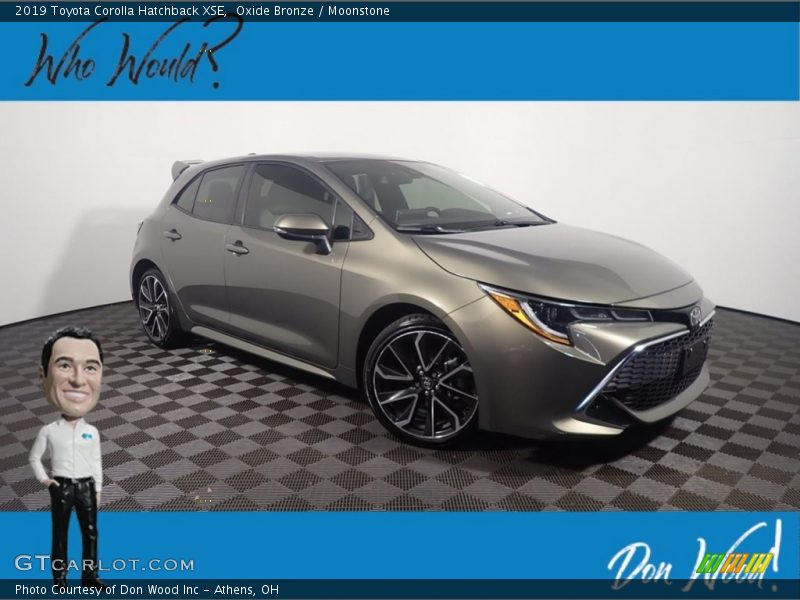 Oxide Bronze / Moonstone 2019 Toyota Corolla Hatchback XSE