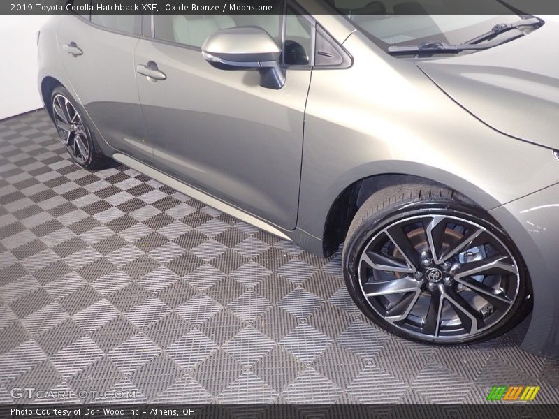 Oxide Bronze / Moonstone 2019 Toyota Corolla Hatchback XSE