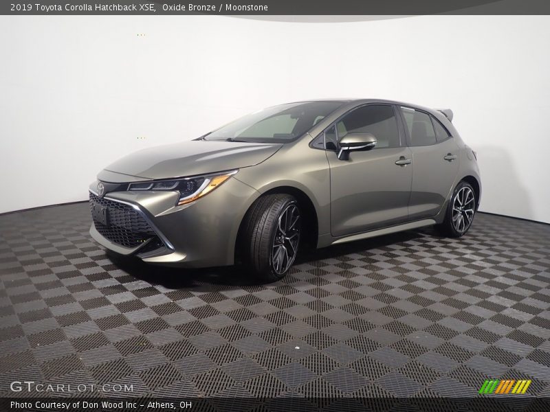 Oxide Bronze / Moonstone 2019 Toyota Corolla Hatchback XSE
