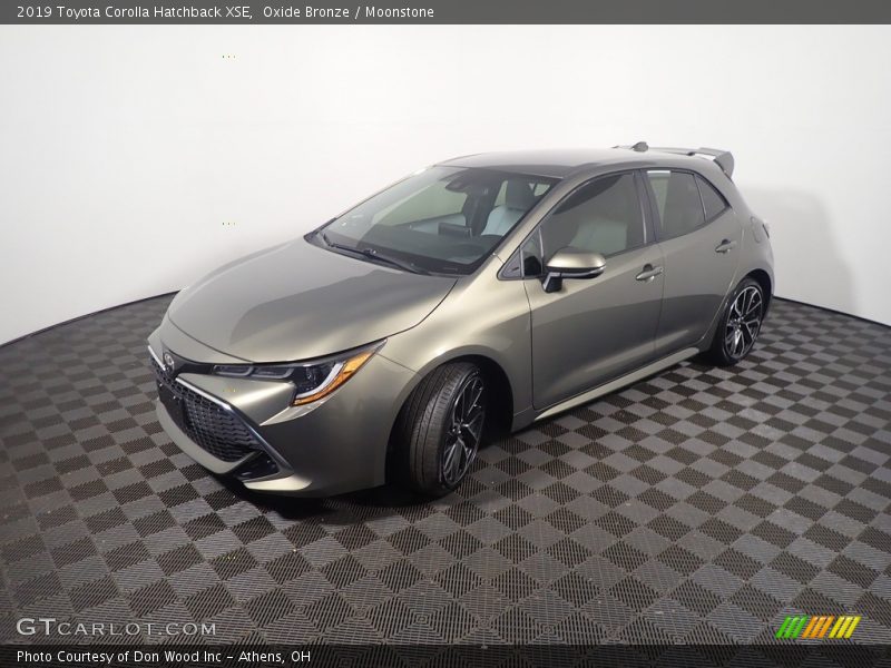 Oxide Bronze / Moonstone 2019 Toyota Corolla Hatchback XSE