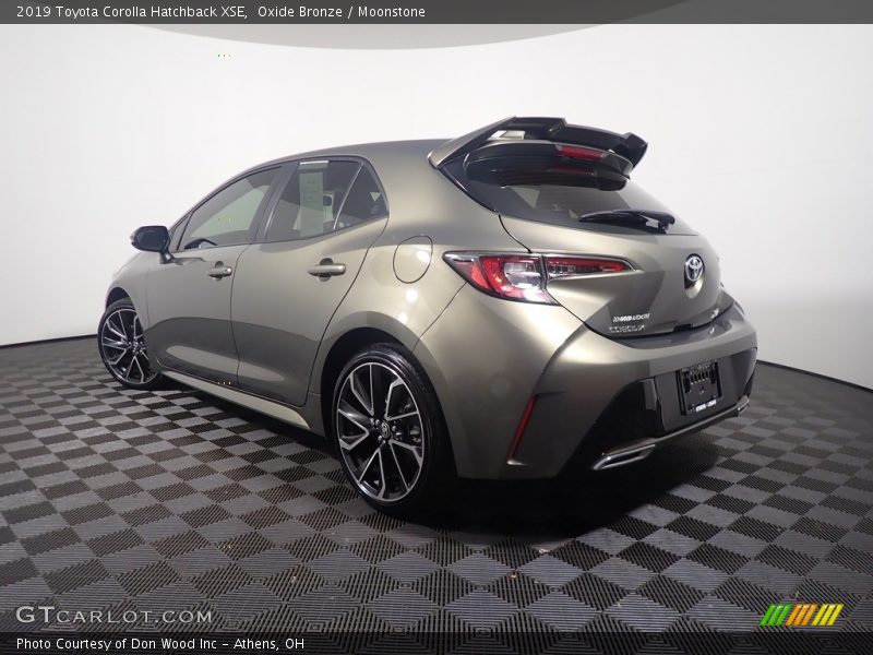 Oxide Bronze / Moonstone 2019 Toyota Corolla Hatchback XSE